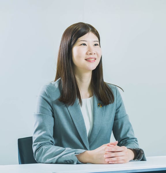 先輩社員R.Yさんのメインビジュアル